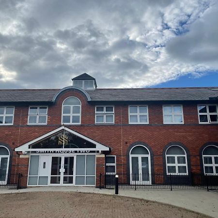 Charming Modern Apartment Near London Heathrow Feltham Ngoại thất bức ảnh